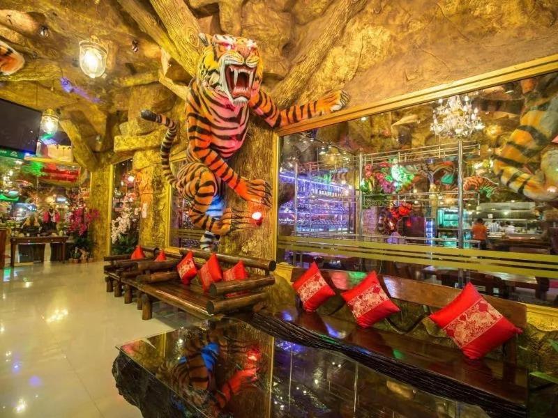 Tiger Complex By Eyg Hotell Patong Eksteriør bilde
